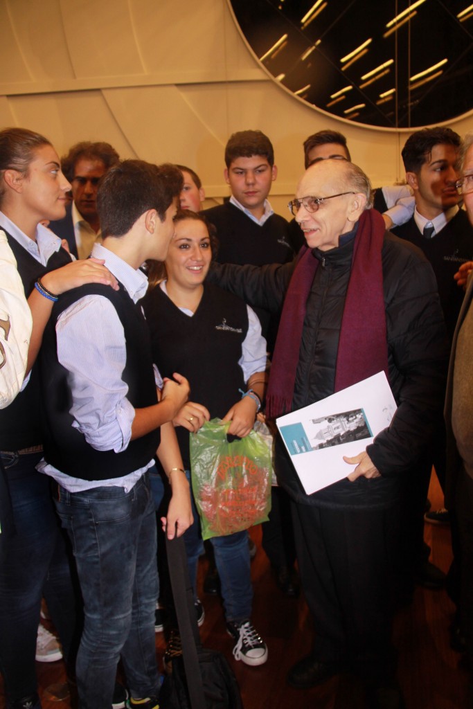 Il maestro José Antonio Abreu con i giovani di Sanitansamble_settembre 2012_l