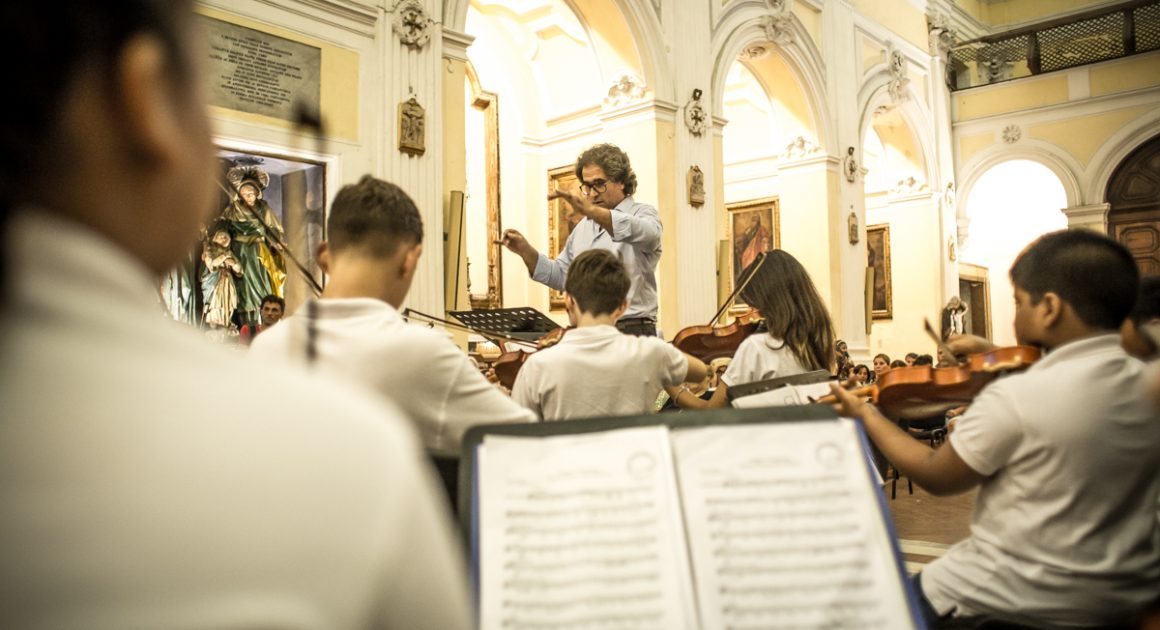 L’Orchestra Sanitansamble Junior in occasione dell’inaugurazione dei restauri della Basilica di San Severo fuori le mura al Rione Sanità